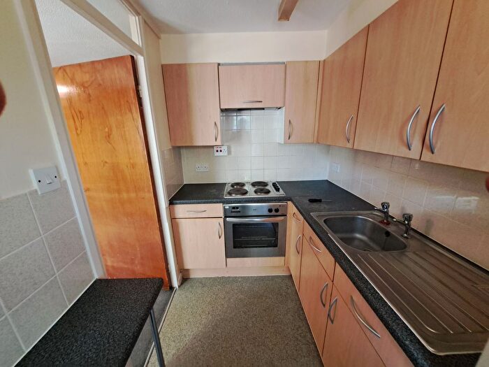 1 Bedroom Flat To Rent In York Road, Weybridge, KT13