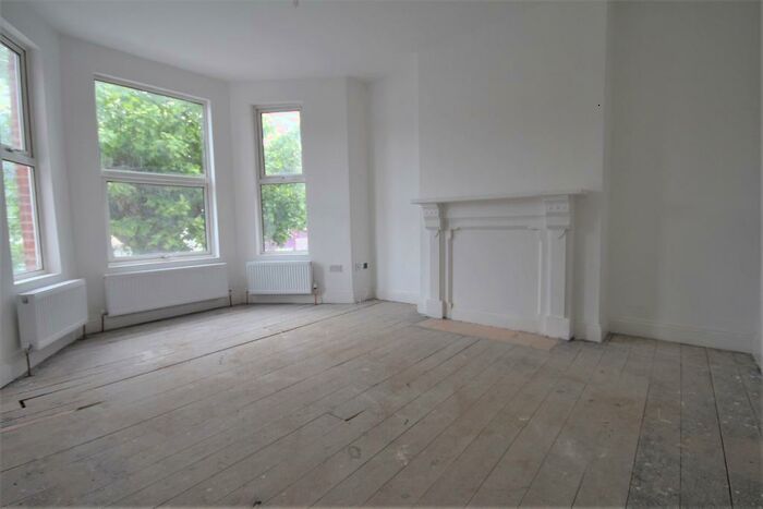 3 Bedroom Flat To Rent In Durlston Road, Stoke Newington, London, E5