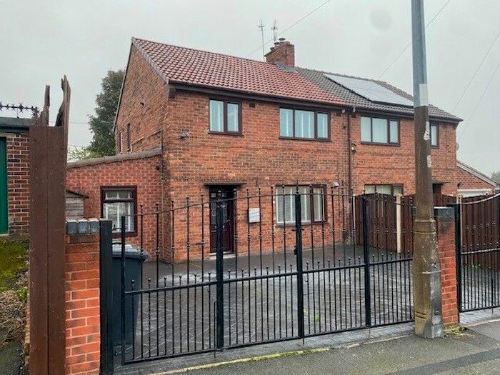 3 Bedroom Semi-Detached House To Rent In Pingles Crescent, Thrybergh, S65