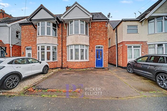 3 Bedroom Semi Detached House For Sale In Beaumont Avenue, Hinckley, LE10