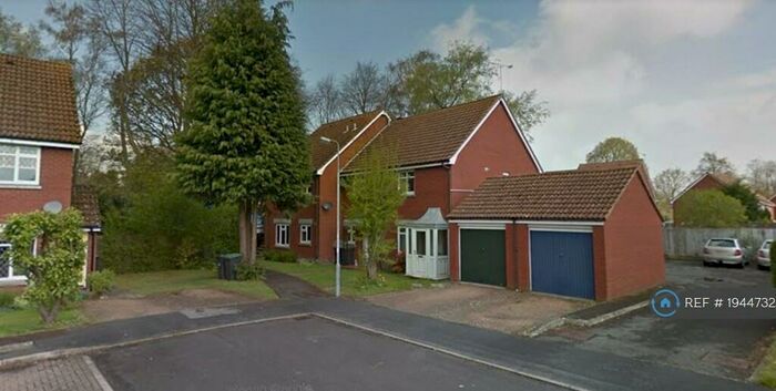 Studio To Rent In Venice Close, Waterlooville, PO7