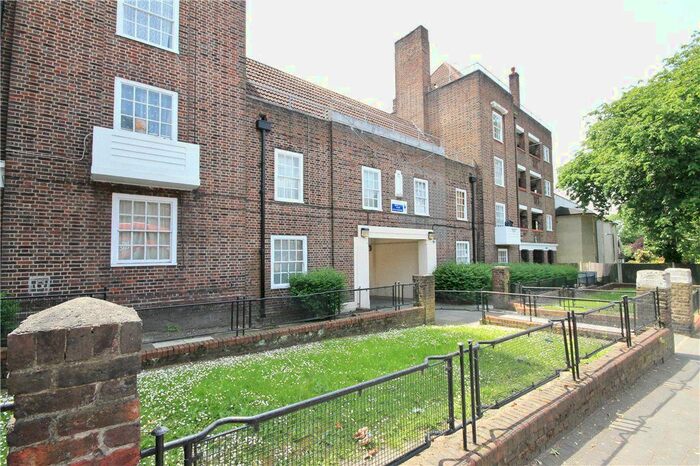 2 Bedroom Flat To Rent In New Park Road, Clapham Park, SW2