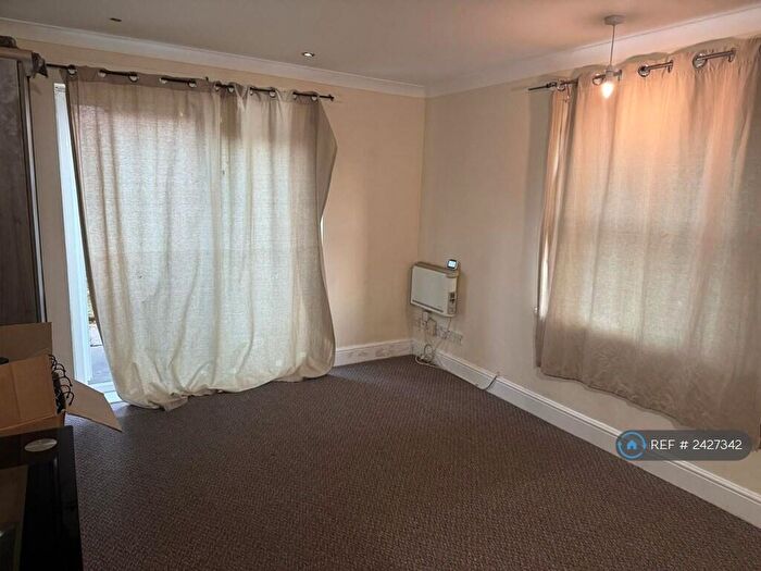 2 Bedroom Flat To Rent In Lavender Place, Ilford, IG1