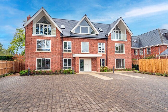 2 Bedroom Flat For Sale In Packhorse Road, Gerrards Cross, Buckinghamshire, SL9