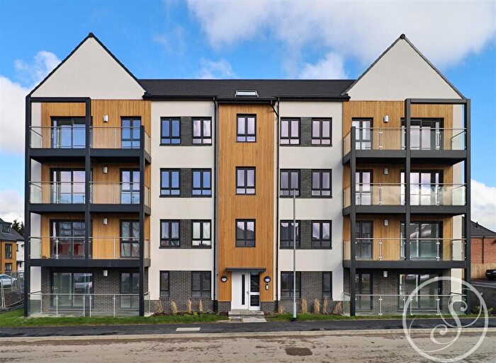 2 Bedroom Apartment For Sale In Barrington Way, Leeds, LS15