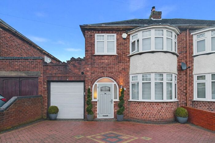 3 Bedroom Semi Detached House For Sale In Draycott Crescent, Kettlebrook, Tamworth, B77