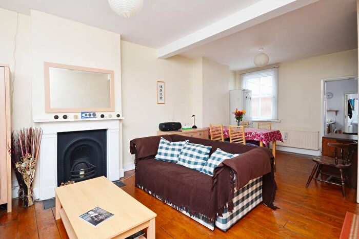 2 Bedroom House To Rent In Station Road, Forest Gate, London, E7