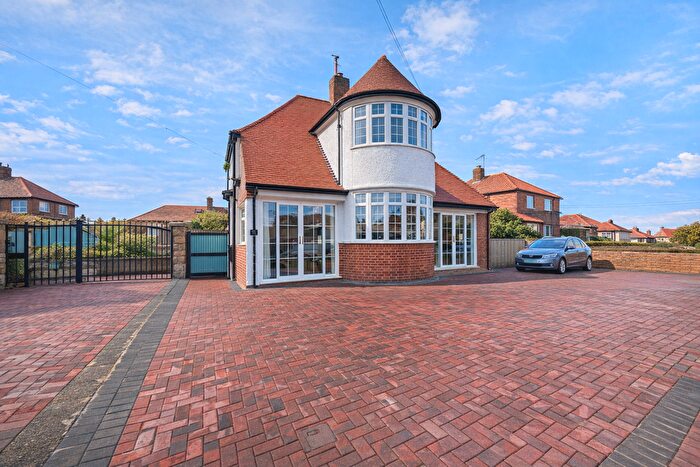 4 Bedroom Detached House For Sale In Mulgrave Road, Whitby, YO21