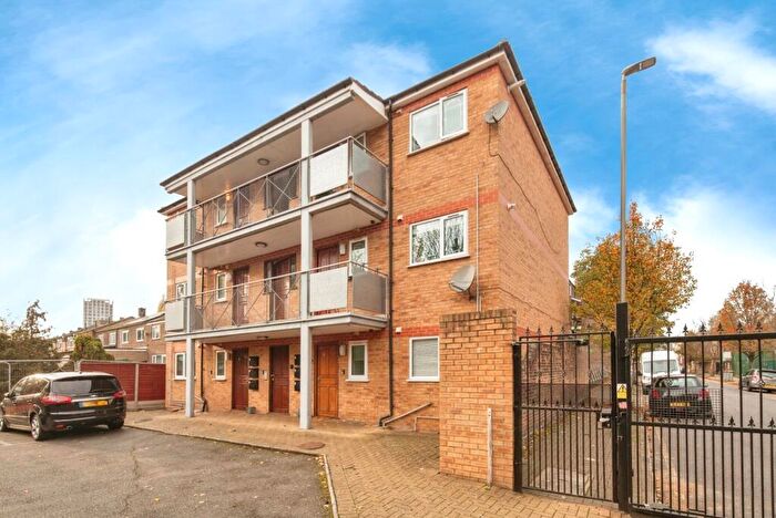 2 Bedroom Flat For Sale In Batten Street, London, SW11