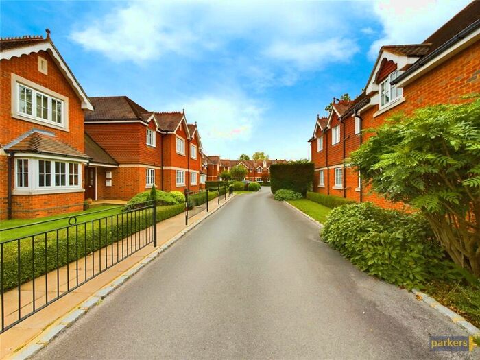 3 Bedroom Apartment For Sale In Broadcommon Road, Hurst, Reading, Berkshire, RG10