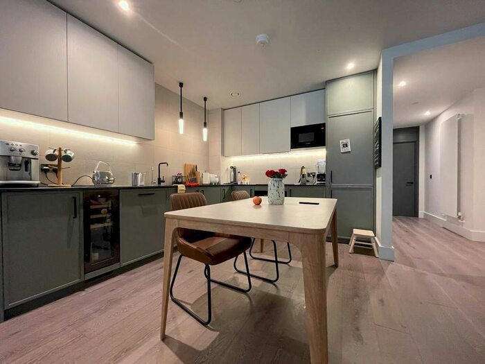 3 Bedroom Flat To Rent In Windsor Square, Woolwich, London, SE18