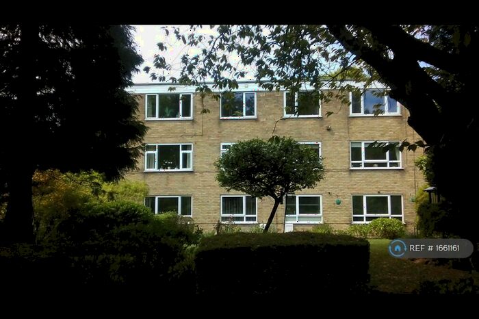 2 Bedroom Flat To Rent In Cookridge, Leeds, LS16