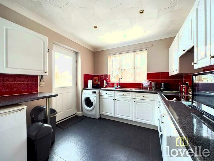 2 Bedroom Detached Bungalow For Sale In Marine Avenue, Sutton On Sea, LN12