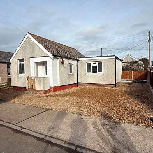 3 Bedroom Bungalow To Rent In Essex Avenue, Jaywick, Clacton-on-Sea, CO15