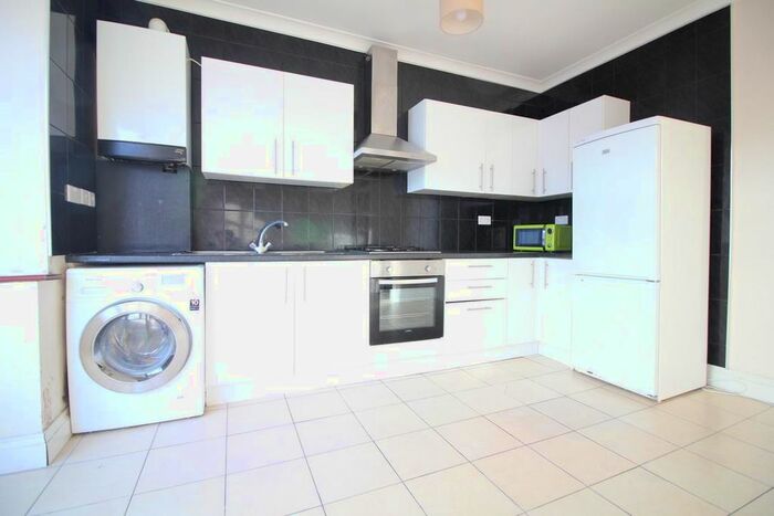 3 Bedroom Flat To Rent In Bulstrode Avenue, Hounslow TW3