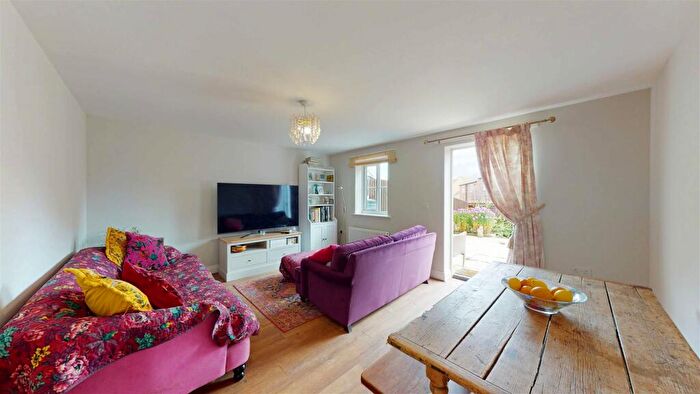 3 Bedroom End Of Terrace House For Sale In Groves Crescent, Stamford, PE9