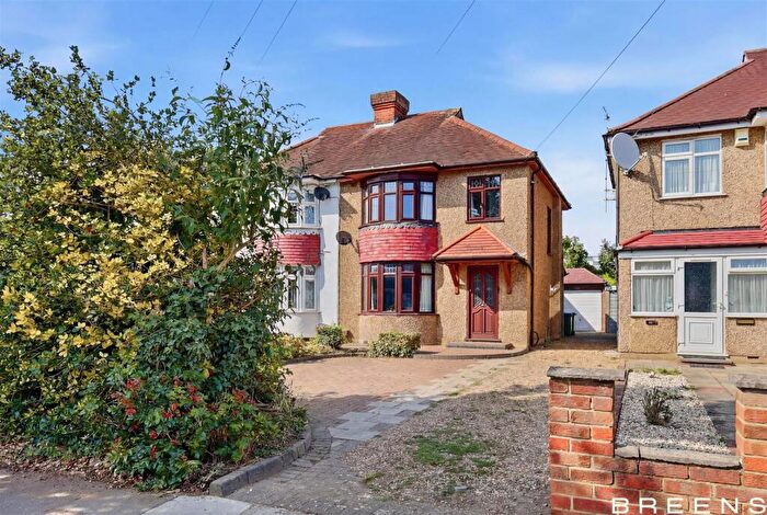 3 Bedroom House For Sale In Meadway, Enfield, EN3