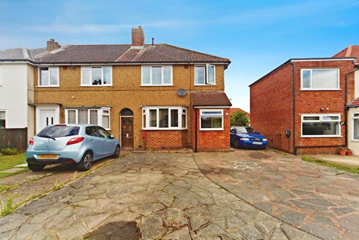 3 Bedroom End Of Terrace House For Sale In Grenville Road, New Addington, Croydon, CR0