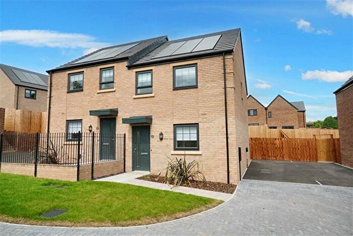 3 Bedroom Semi-Detached House To Rent In Bedroom Semi Detached House In Lincoln Drive, Gedling, NG4