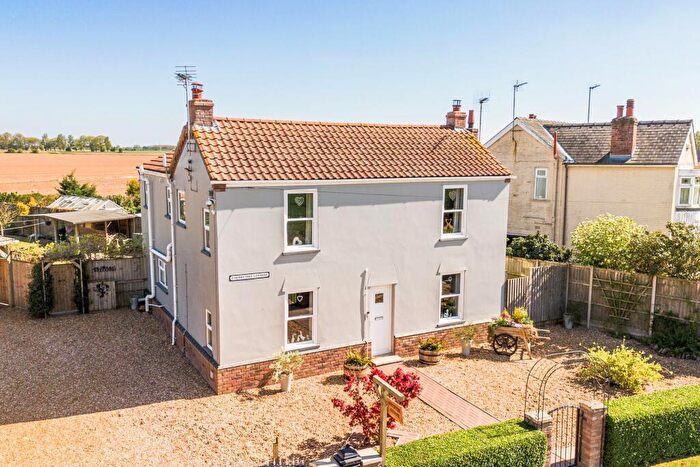 3 Bedroom Detached House For Sale In Country Cottage With Open-Field Views In Clenchwarton, PE34