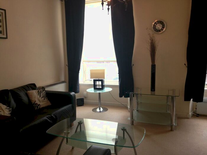 1 Bedroom Apartment To Rent In Townhead Street, Hamilton, ML3