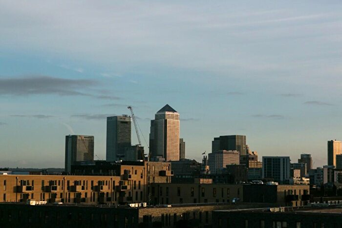 2 Bedroom Apartment To Rent In Killick Way, London, E1