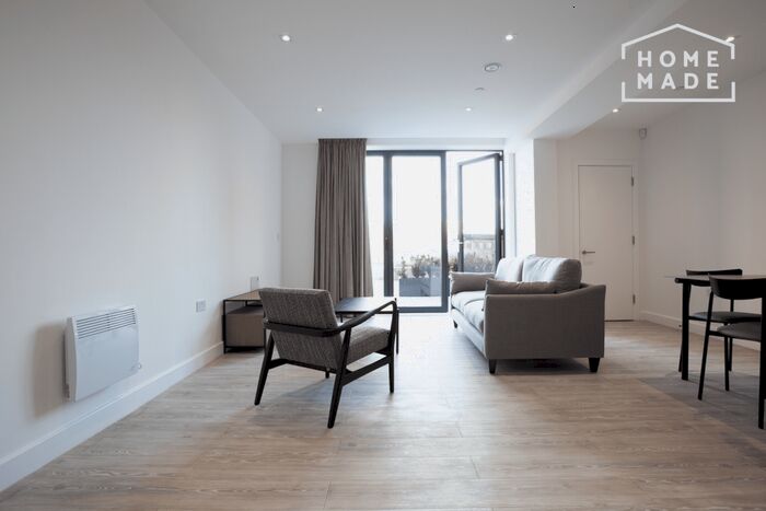 3 Bedroom Town House To Rent In Oxbow, Salford, M5