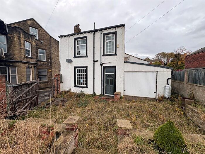 2 Bedroom Semi Detached House For Sale In Bradford Road, Liversedge, WF15