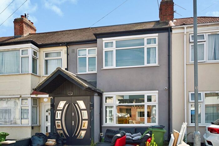 4 Bedroom Terraced House For Sale In Lamberhurst Road, Dagenham, Essex, RM8