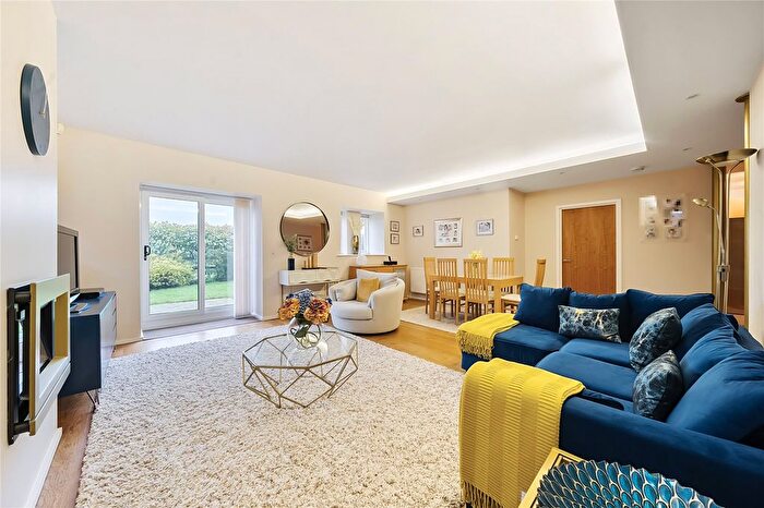 2 Bedroom Flat For Sale In Main Road, Knockholt, Sevenoaks, Kent, TN14