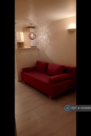 Studio To Rent In Weald Lane, London, HA3