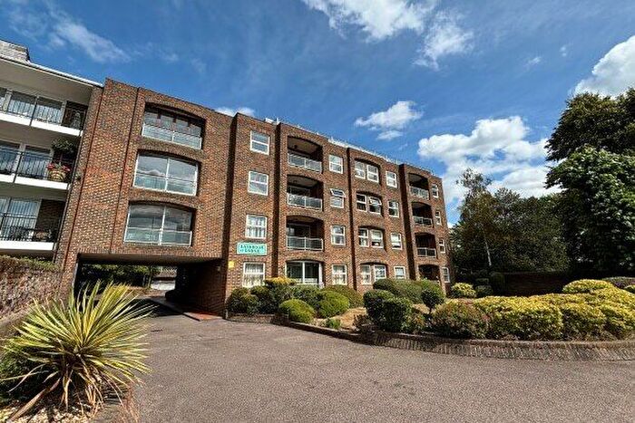 2 Bedroom Flat To Rent In Snaresbrook Road, London, E11