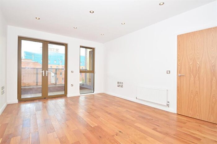 2 Bedroom Flat To Rent In Crondall Street, Shoreditch, N1