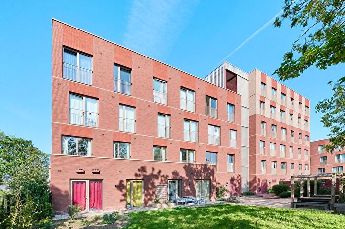 1 Bedroom Flat For Sale In Harbard Close, Barking, IG11