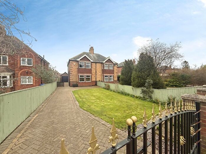 3 Bedroom Semi-Detached House For Sale In Louth Road, Grimsby, Lincolnshire, DN33