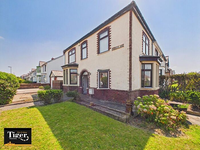 3 Bedroom Semi Detached House To Rent In Horncliffe Road, Blackpool, FY4