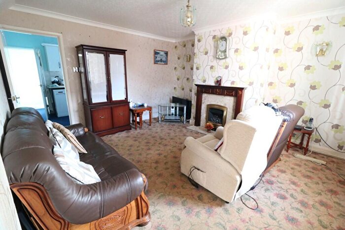 3 Bedroom End Of Terrace House For Sale In Greno View Road, High Green, Sheffield, S35