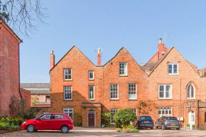 2 Bedroom Apartment To Rent In Dashwood Road, Banbury, OX16