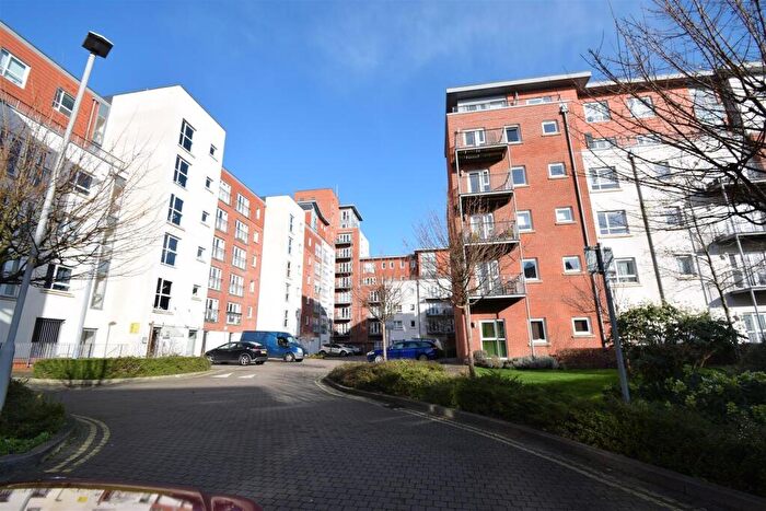 3 Bedroom Flat For Sale In Avenel Way, Poole, BH15