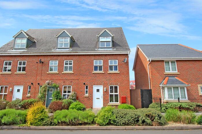 4 Bedroom End Of Terrace House To Rent In Pheasant Close, Four Marks, Alton, Hampshire, GU34