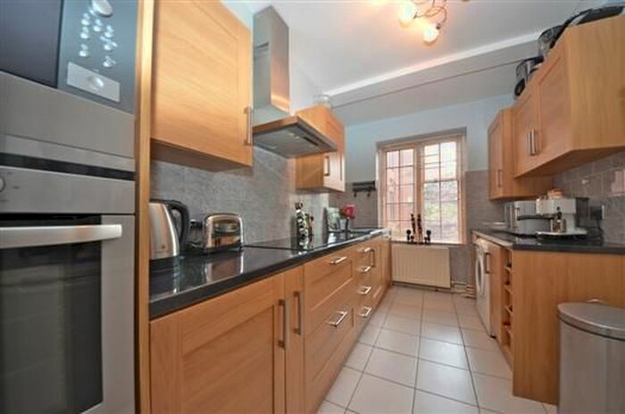1 Bedroom Flat To Rent In Putney Hill, Putney, London, SW15
