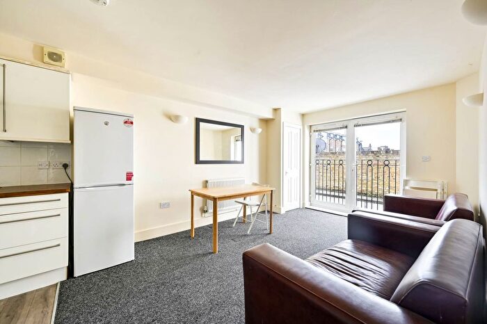 2 Bedroom Flat To Rent In Robinson Road London, London, SW17