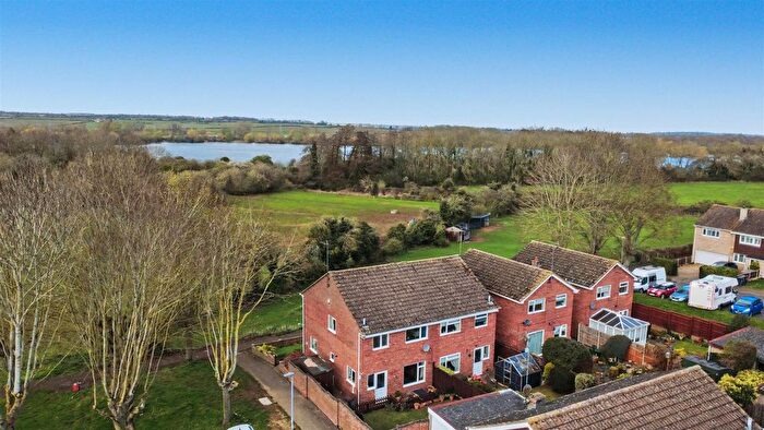 3 Bedroom Semi Detached House For Sale In , Navisford Close, Thrapston, NN14