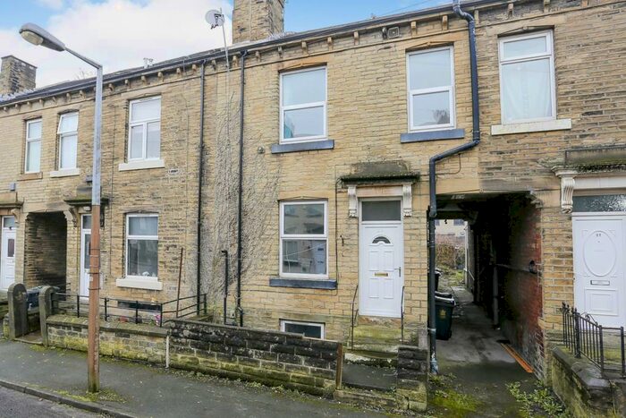 2 Bedroom House To Rent In Draughton Street, BD5