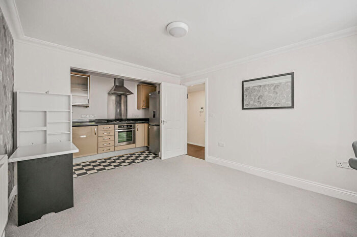 1 Bedroom Flat To Rent In Orwell House, Beresford Road, Walthamstow, Walthamstow, London, E17