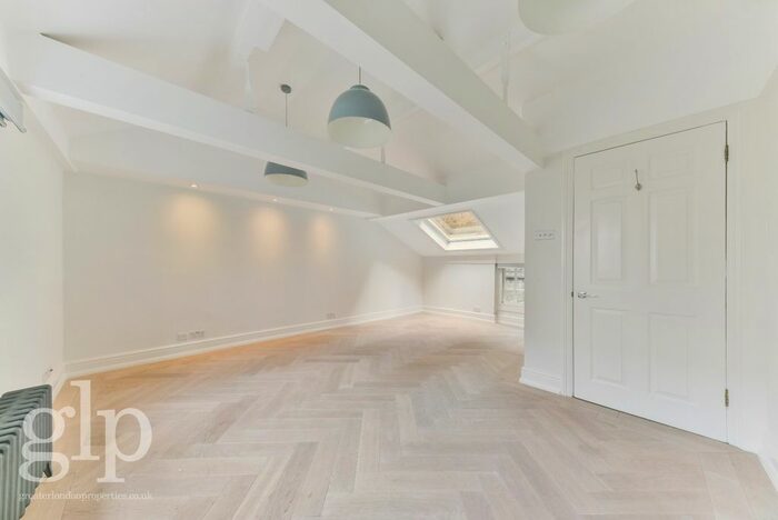 2 Bedroom Town House To Rent In Fouberts Place, London, W1F