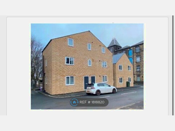 2 Bedroom Flat To Rent In Frances Street, Elland, HX5