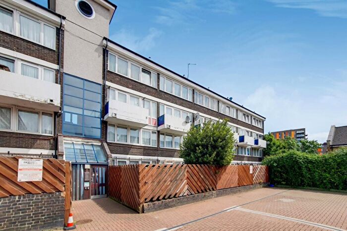 2 Bedroom Maisonette For Sale In Selsey Street, Tower Hamlets, London, E14