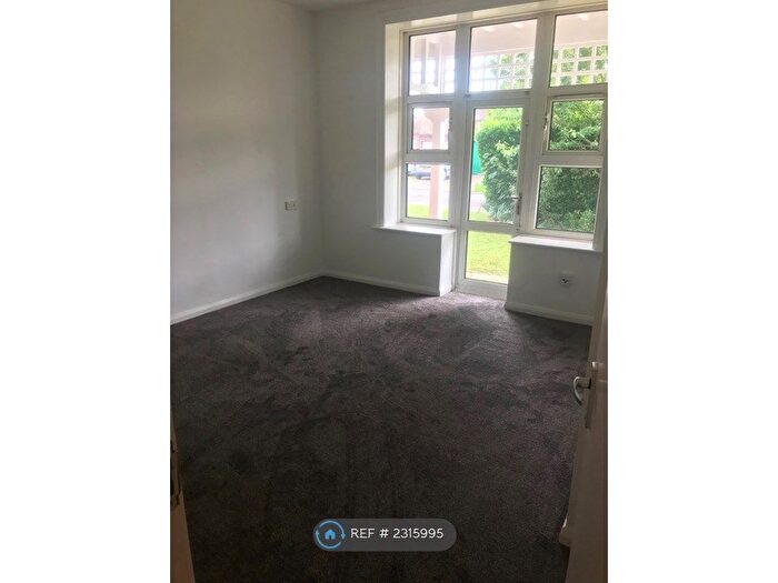 2 Bedroom Flat To Rent In Lister House, Margate, CT9