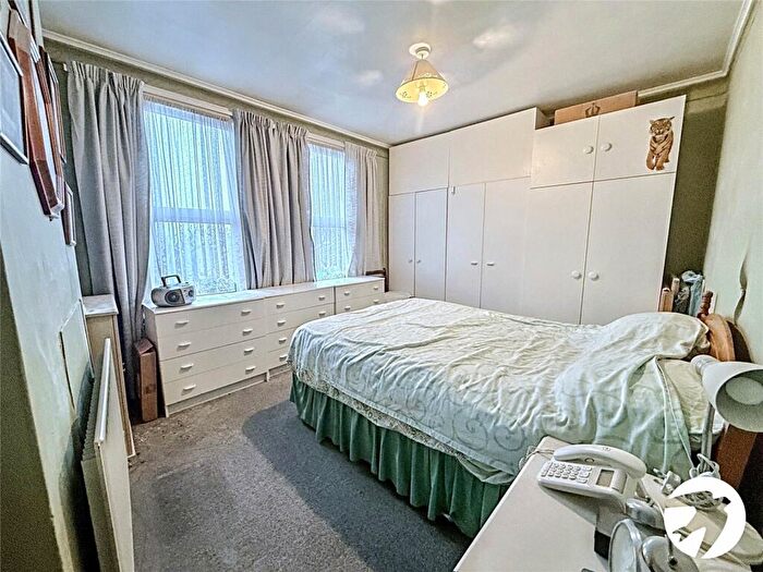 3 Bedroom End Of Terrace House For Sale In Cromer Road, Rochester, Kent, ME2